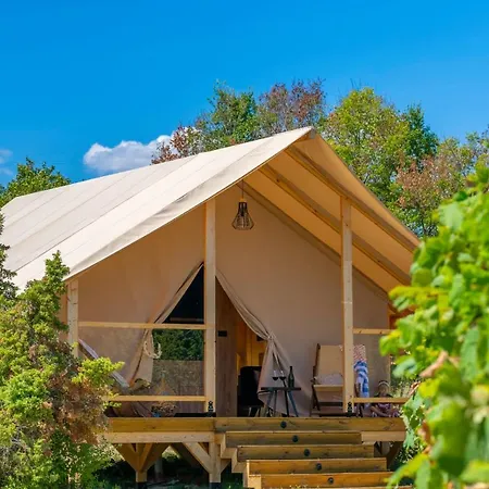 Floria Glamping Garden لابين
