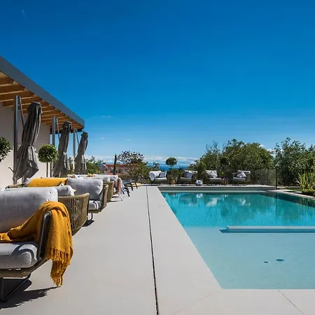 مكان تخييم Floria Glamping Garden 4*