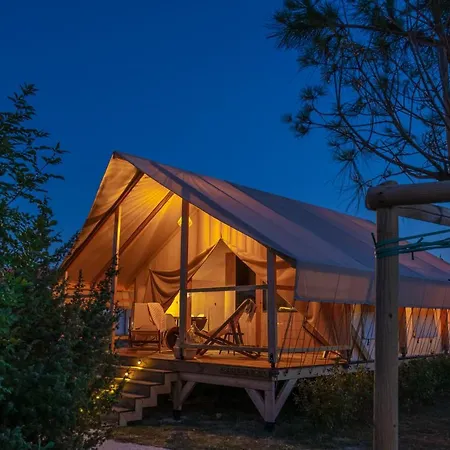 مكان تخييم Floria Glamping Garden