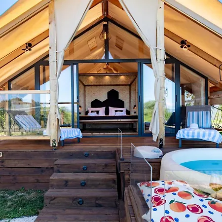 캠프장 Floria Glamping Garden 라빈