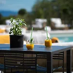 캠프장 Floria Glamping Garden 라빈