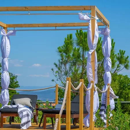 Floria Glamping Garden 4*