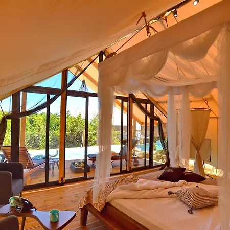 Floria Glamping Garden Campsite 4*
