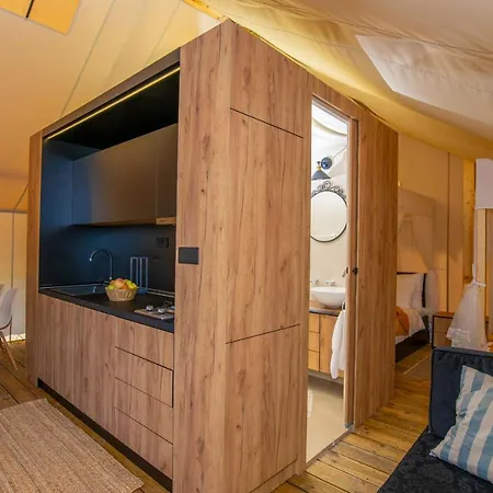 Floria Glamping Garden Κάμπινγκ 4*