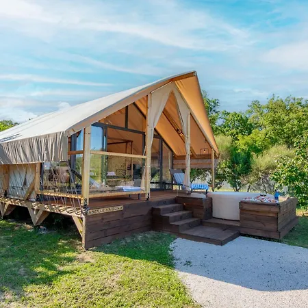 Floria Glamping Garden Campsite 4*