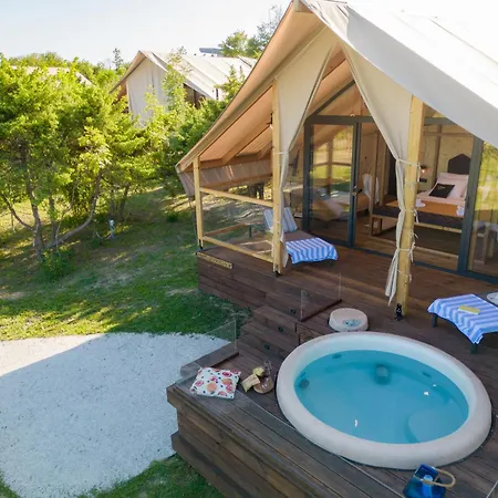 Floria Glamping Garden Campsite 4*